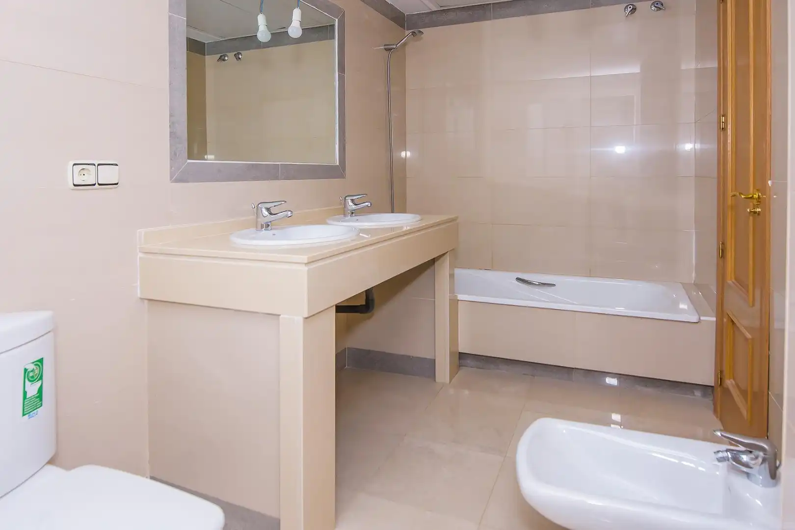 Baño de Piso en venta en Carboneras con Jardín privado, Terraza y Piscina comunitaria