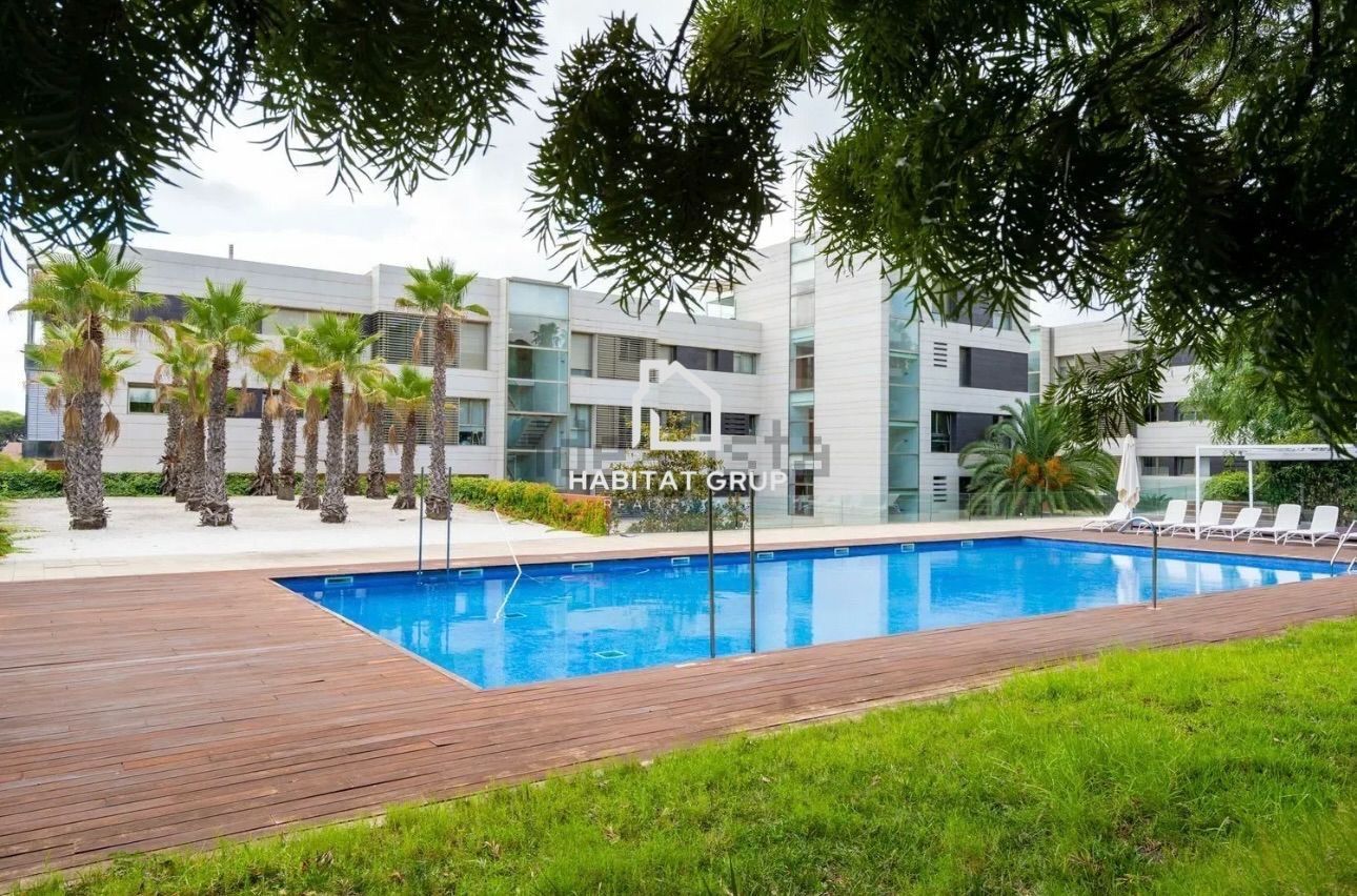 Piscina de Piso en venta en  Tarragona Capital con Aire acondicionado, Calefacción y Jardín privado