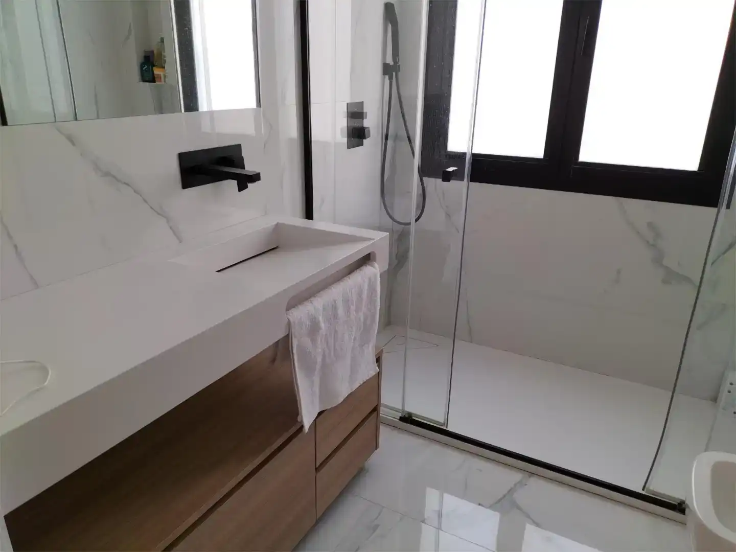Baño de Ático en venta en San Bartolomé de Pinares con Trastero y Amueblado