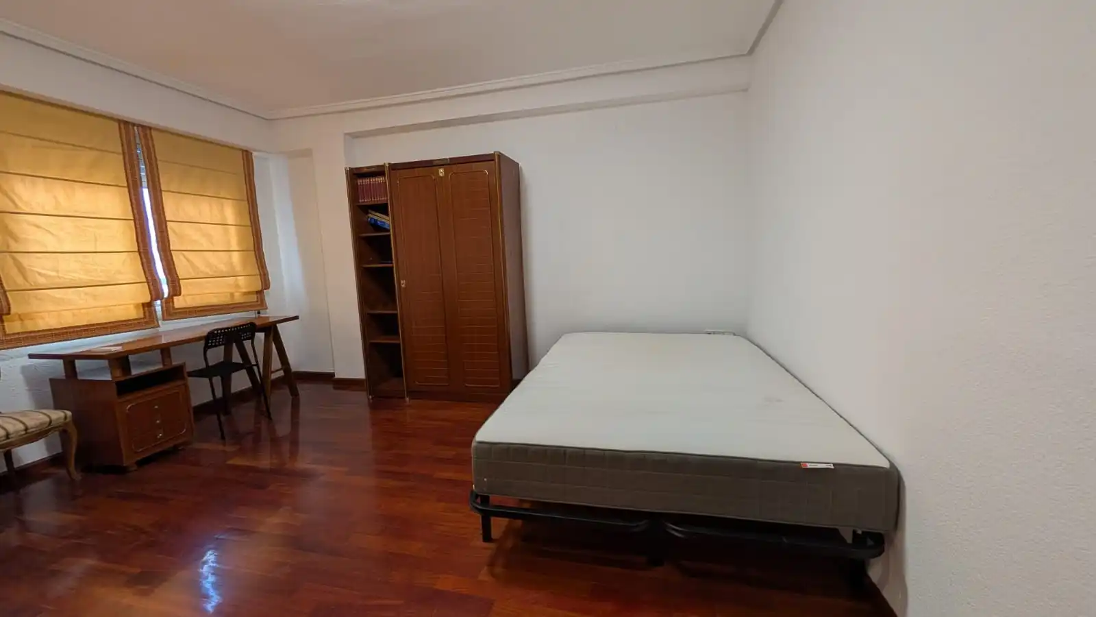 Bedroom of Flat for rent in Valencia  with Air Conditioner, Heating and Parquet flooring