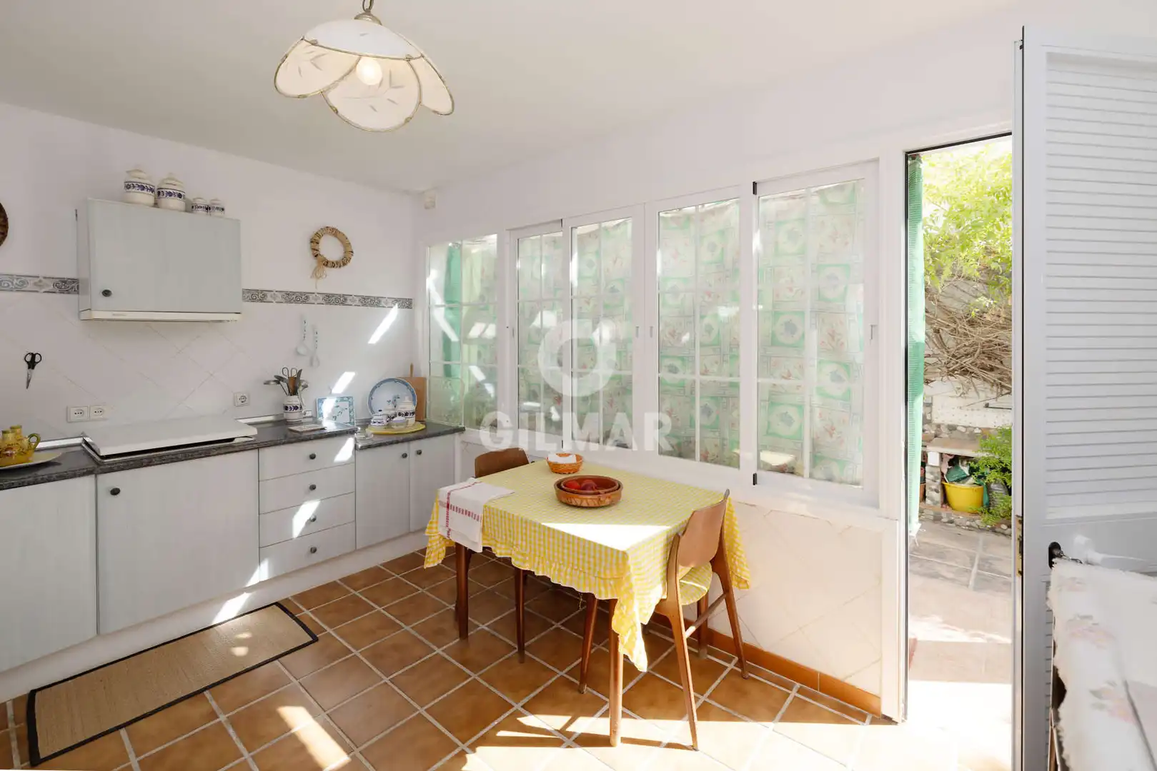 Cuina de Casa o xalet en venda en Estepona amb Jardí privat
