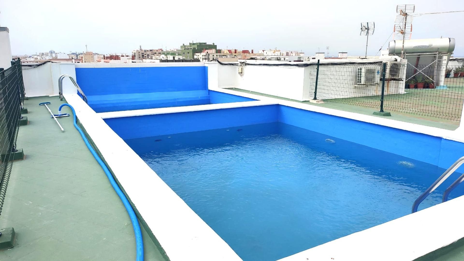 Swimming pool of Flat for sale in  Cádiz Capital  with Terrace and Community pool