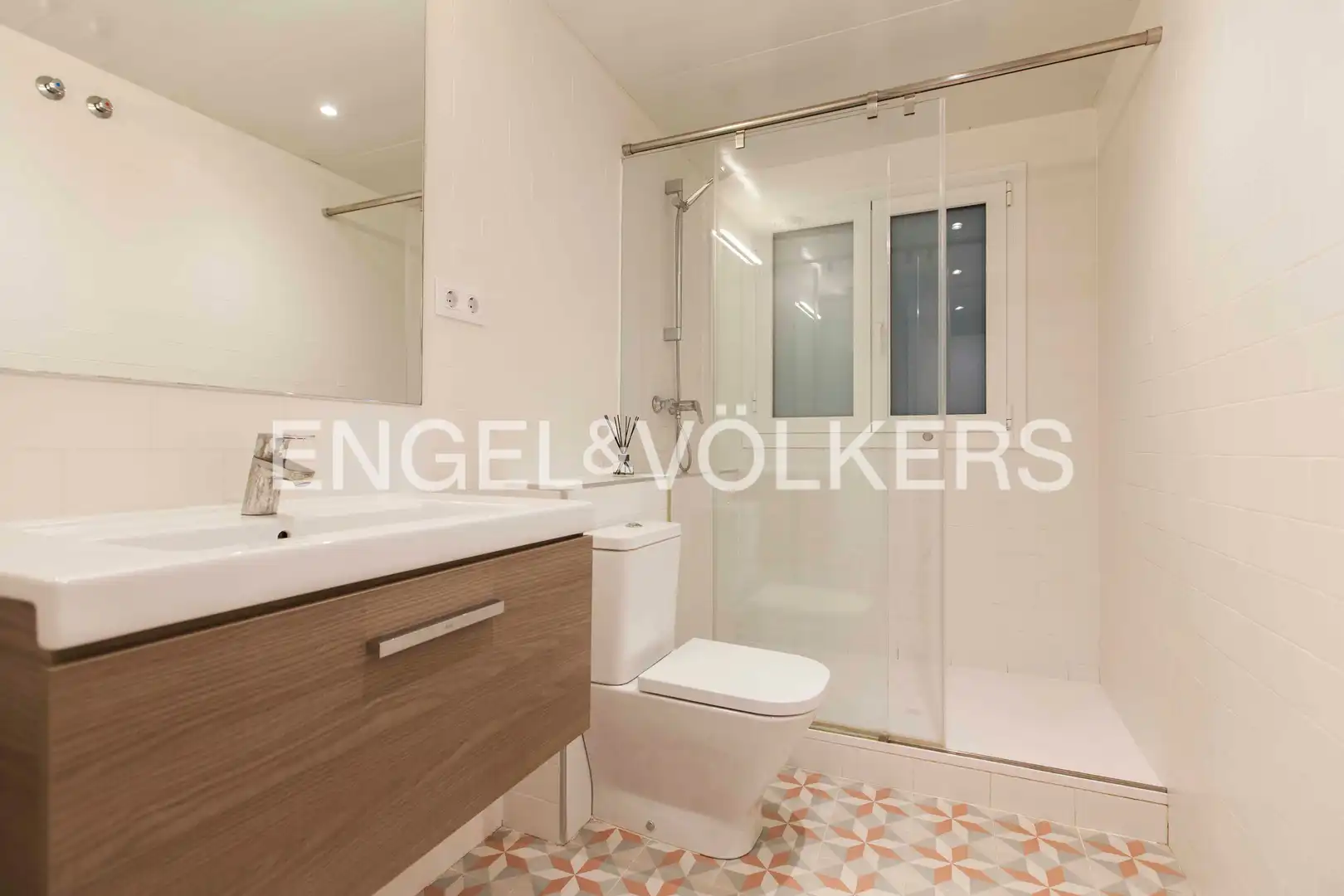 Bathroom of Flat for sale in Barcelona  with Air Conditioner, Heating and Parquet flooring