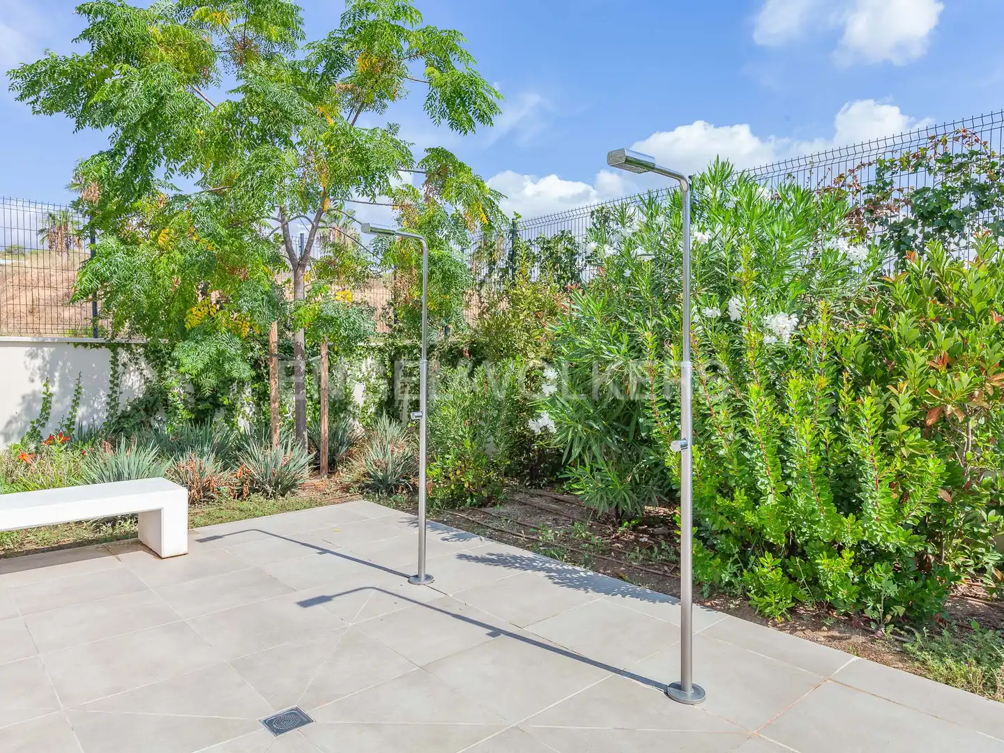 Außenansicht von Wohnungen zur Miete in Sitges mit Klimaanlage, Heizung und Privatgarten