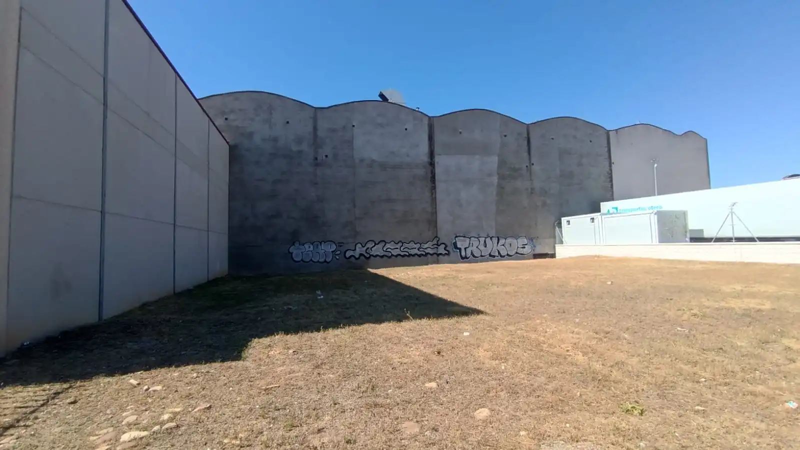Vista exterior de Terreny industrial en venda en Torrejón de Ardoz