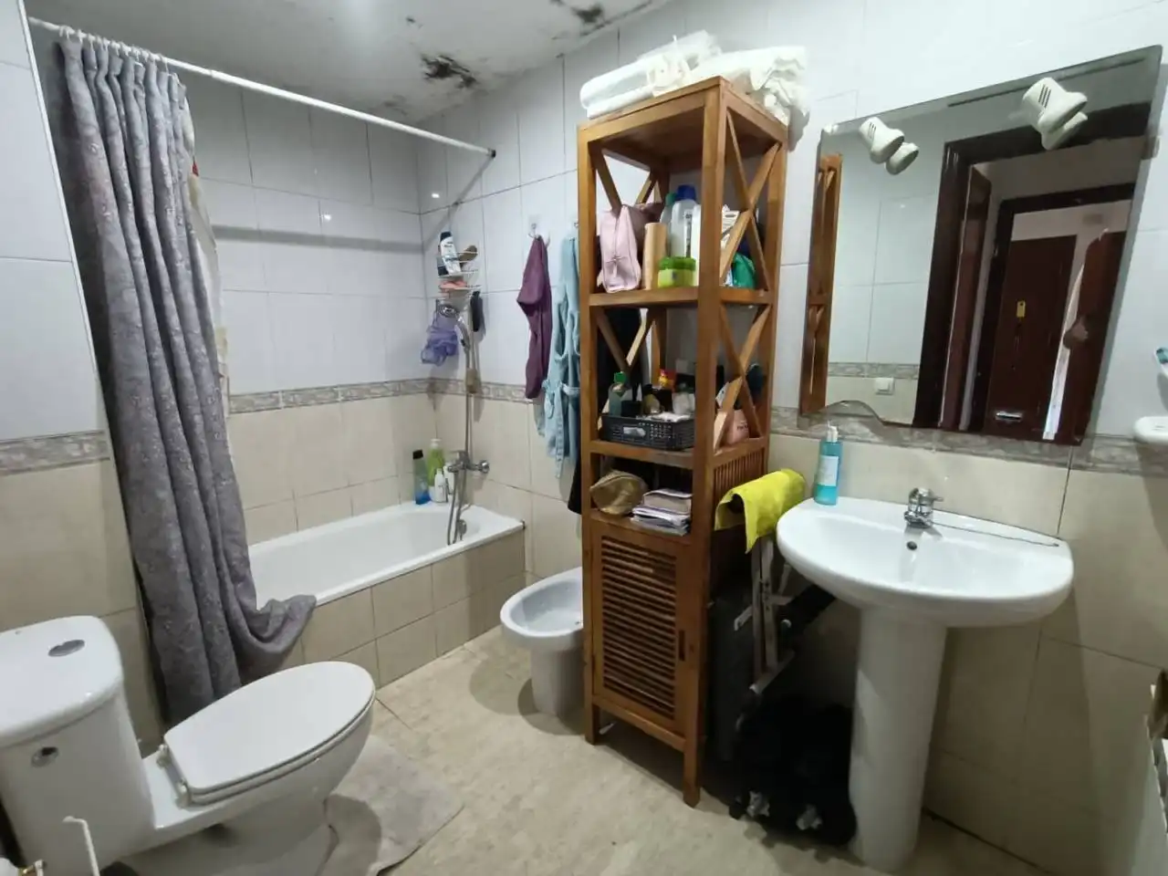 Bathroom of Flat for sale in Salt  with Heating and Balcony