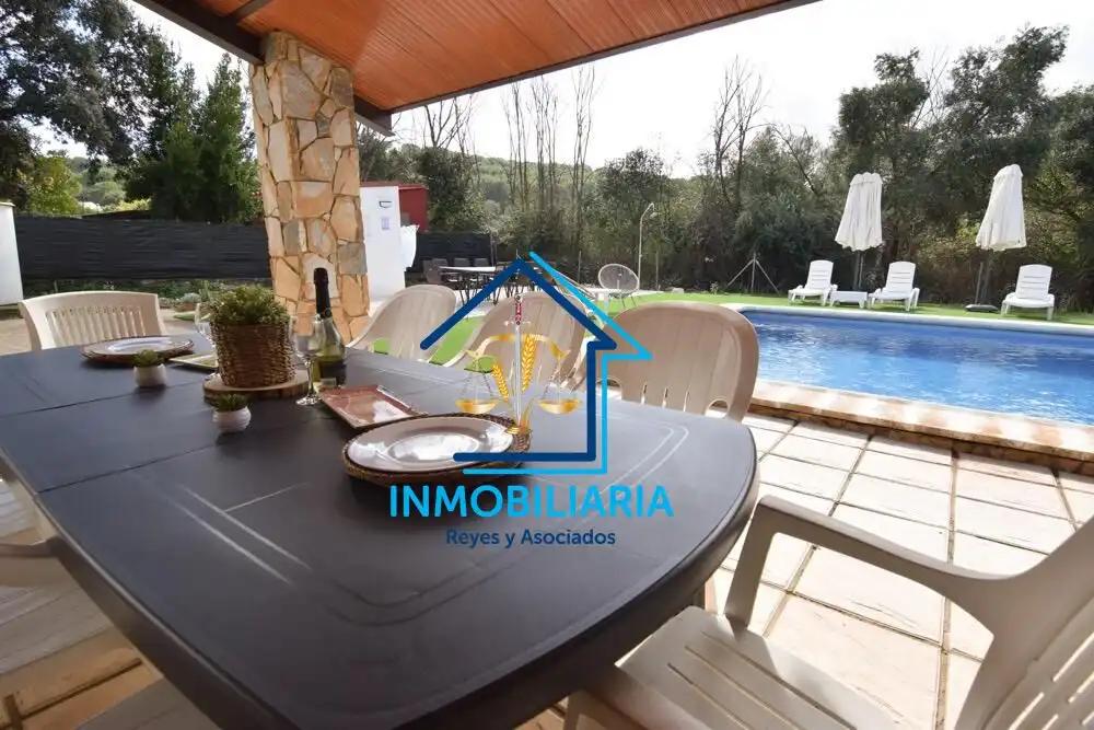 Piscina de Casa o xalet en venda en Córdoba amb Aire condicionat, Terrassa i Piscina