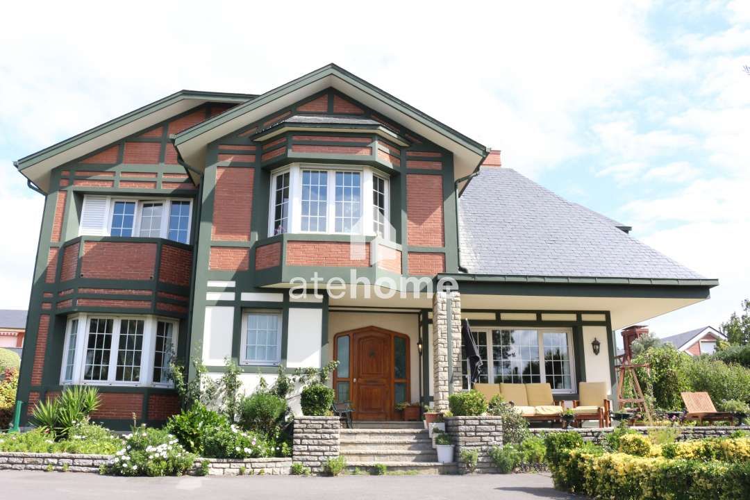 Vista exterior de Casa o xalet en venda en Getxo  amb Calefacció, Jardí privat i Traster