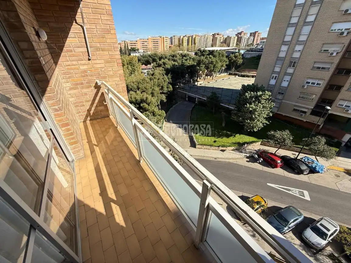 Terraza de Piso en venta en Zaragoza con Calefacción, Trastero y Balcón