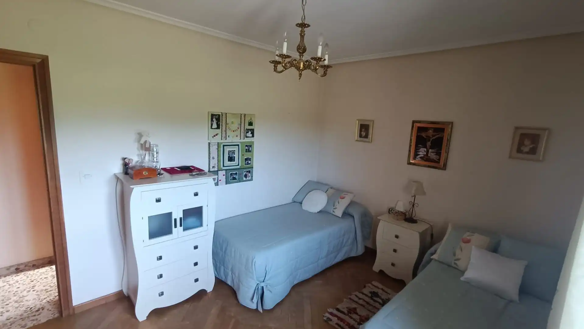 Dormitori de Casa o xalet en venda en Carracedelo amb Calefacció, Jardí privat i Terrassa