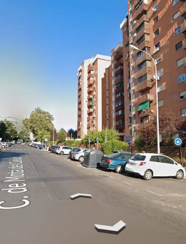 Piso en Venta en Calle de Mota del Cuervo en Canillas