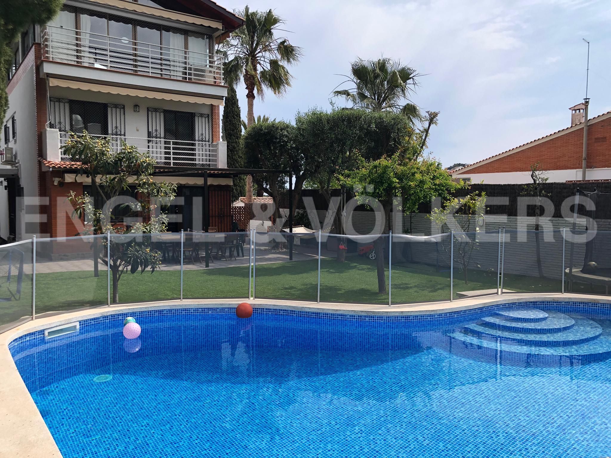 Swimming pool of House or chalet for sale in Castelldefels  with Air Conditioner, Heating and Private garden
