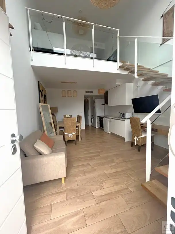 Sala de estar de Casa adosada de alquiler en Santa Pola con Aire acondicionado, Calefacción y Piscina