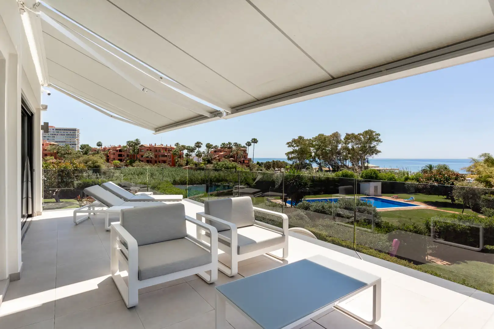 Terrassa de Casa o xalet en venda en Marbella amb Aire condicionat, Jardí privat i Terrassa