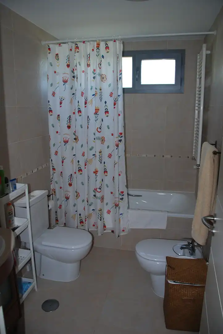 Baño de Piso en venta en Sabiñánigo con Calefacción, Terraza y Trastero