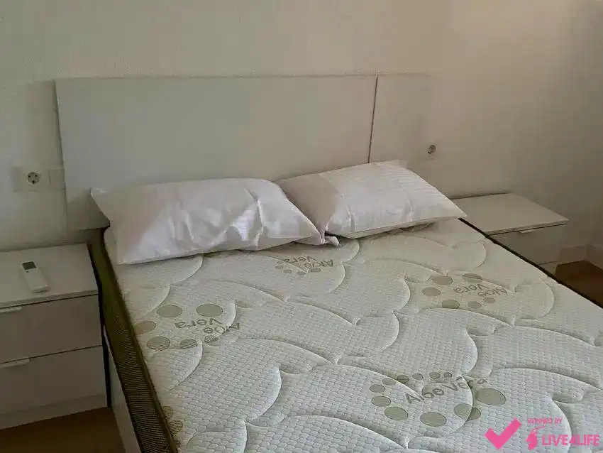 Schlafzimmer von Wohnung zur Miete in Valencia mit Klimaanlage, Terrasse und Möbliert