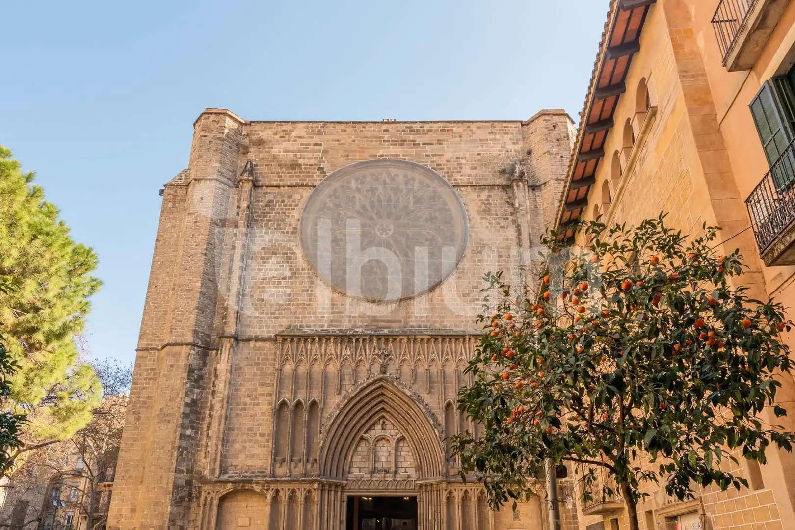 Vista exterior de Edifici en venda en Barcelona