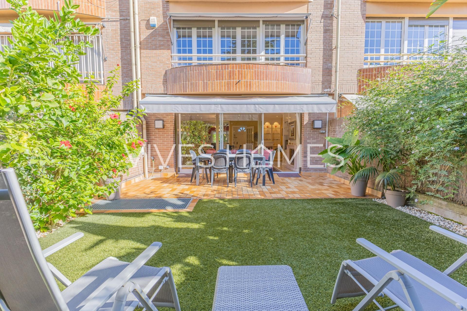 Jardí de Casa adosada en venda en Alella amb Aire condicionat, Calefacció i Jardí privat