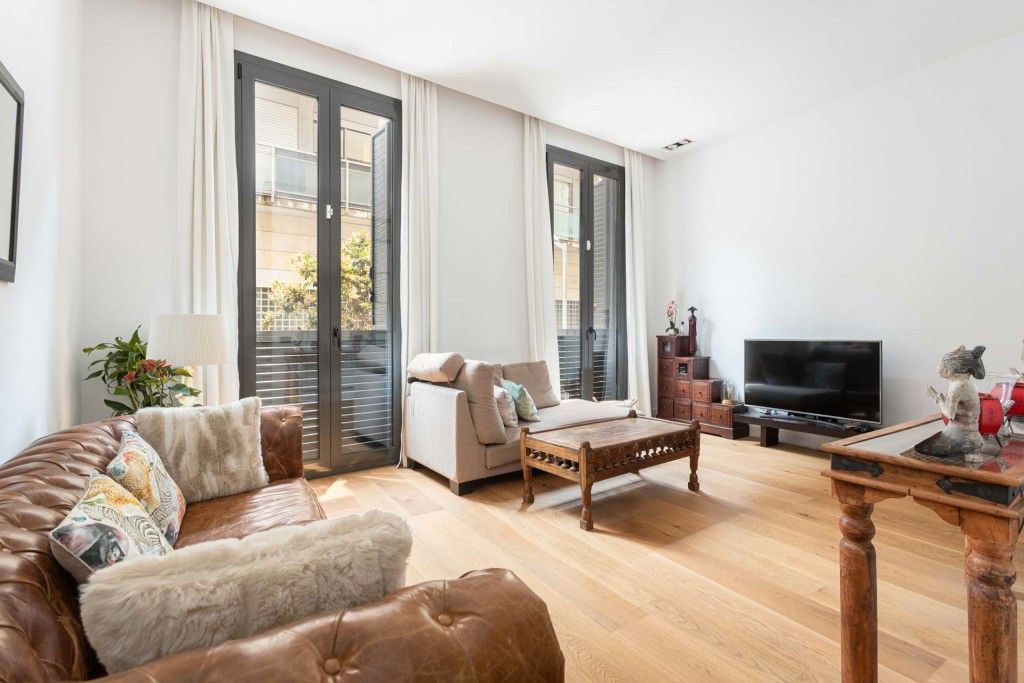 Living room of Apartment for sale in  Barcelona Capital  with Air Conditioner, Parquet flooring and Terrace
