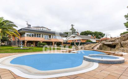 Piscina de Casa o xalet en venda en Villaviciosa de Odón amb Aire condicionat, Terrassa i Piscina