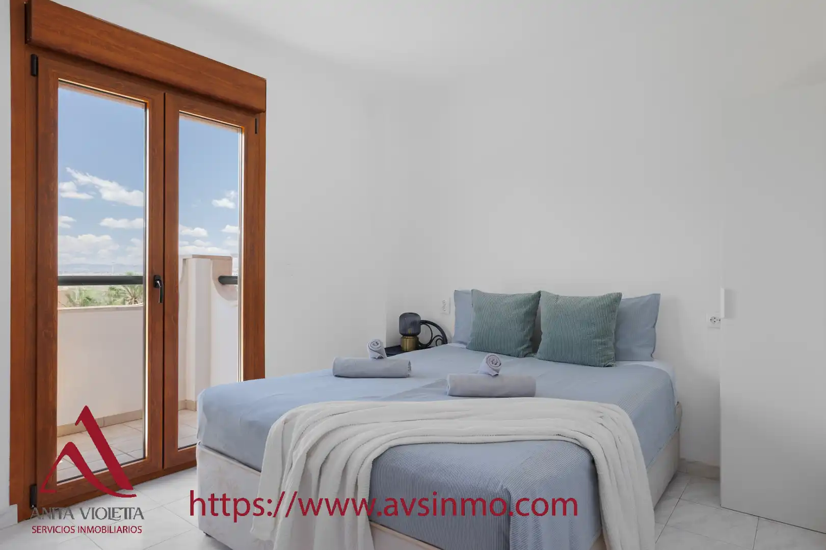 Dormitori de Apartament de lloguer en Torrevieja amb Aire condicionat, Moblat i Rentadora