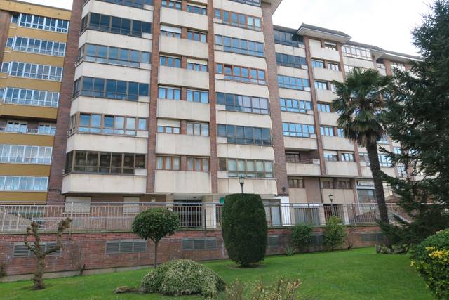 Piso en Venta en Calle Doctor Marañón en El Carbayedo - El Quirinal