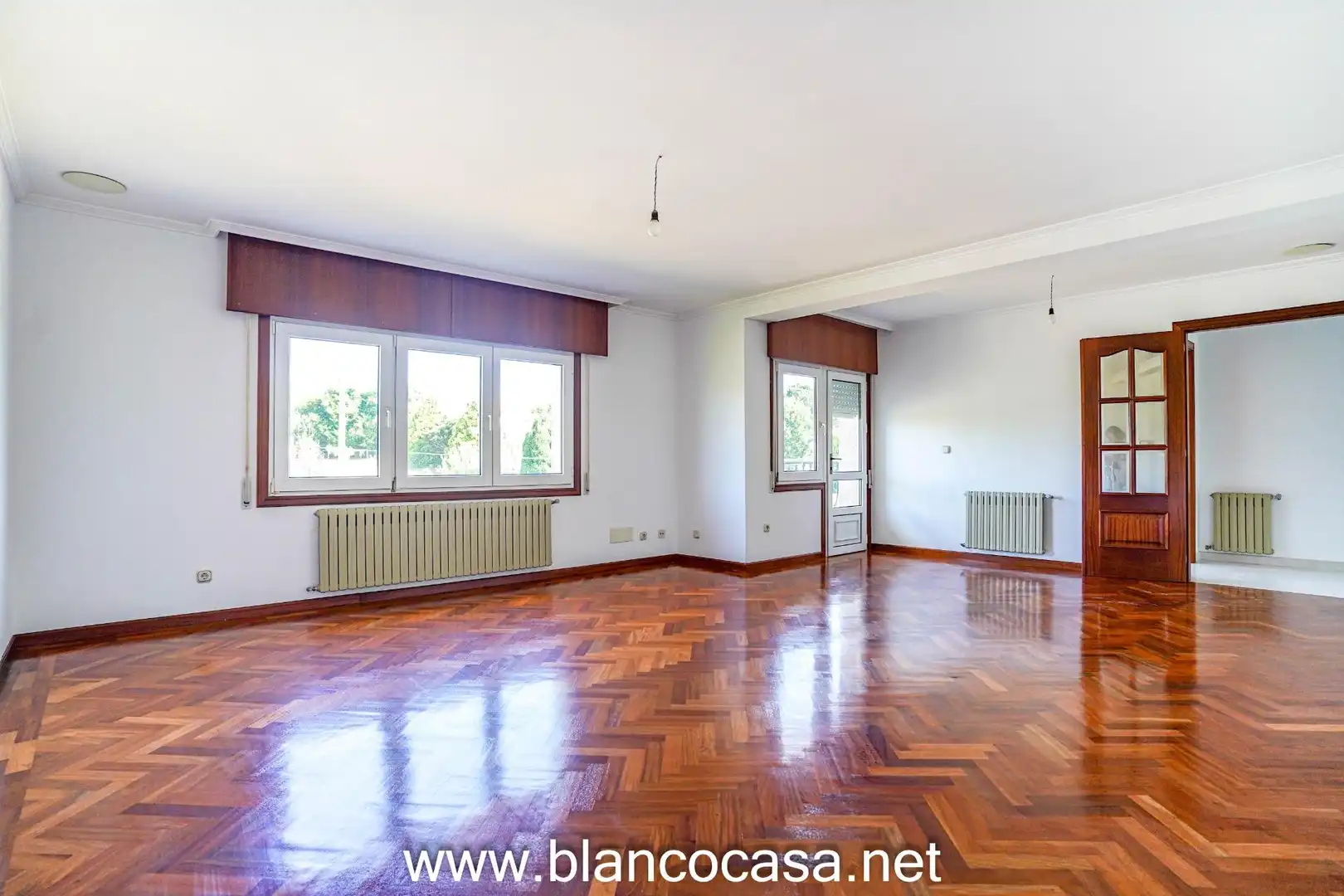 Sala de estar de Casa o chalet en venta en Carballo con Calefacción, Jardín privado y Trastero
