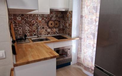 Kitchen of Flat for sale in  Valencia Capital  with Air Conditioner and Oven