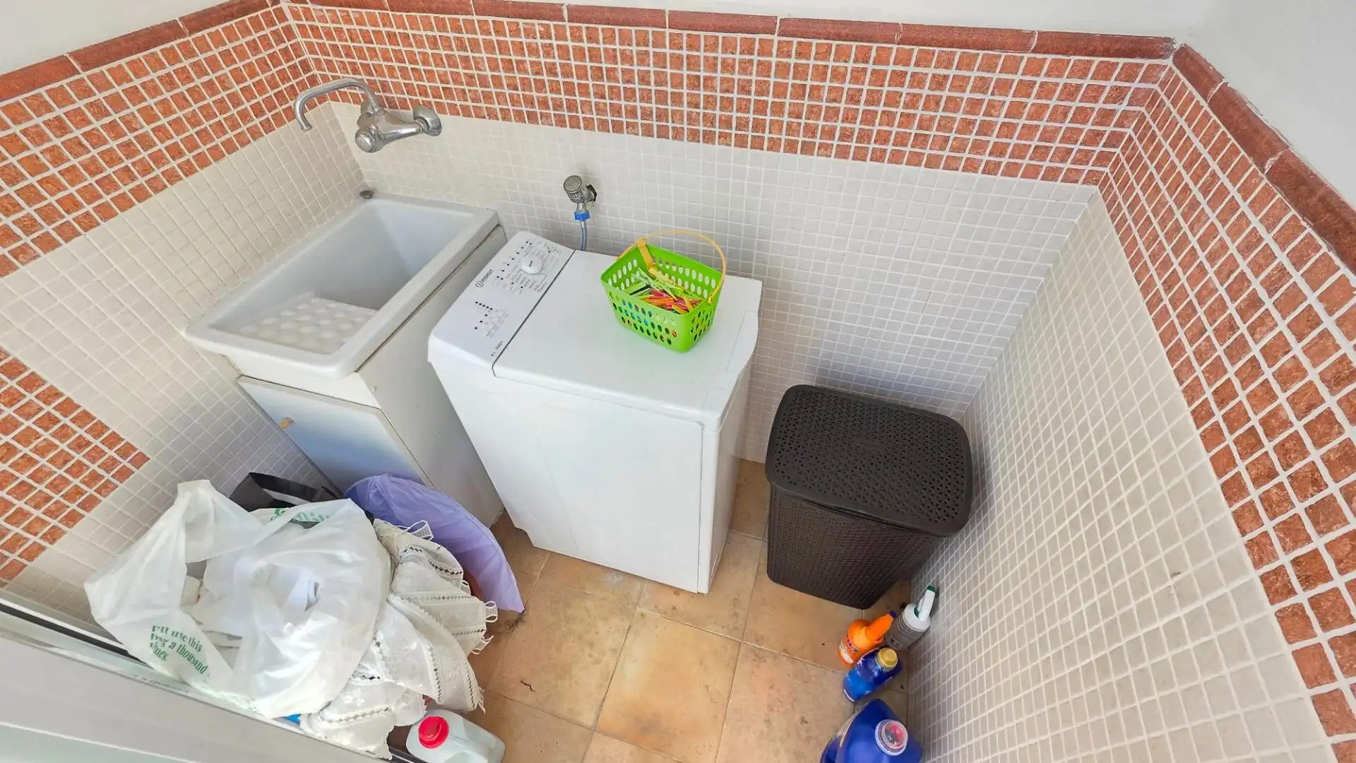 Badezimmer von Dachboden zum Verkauf in Gandia mit Klimaanlage, Terrasse und Abstellraum