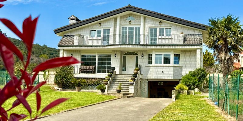 Exterior view of House or chalet for sale in Camargo  with Private garden, Terrace and Storage room