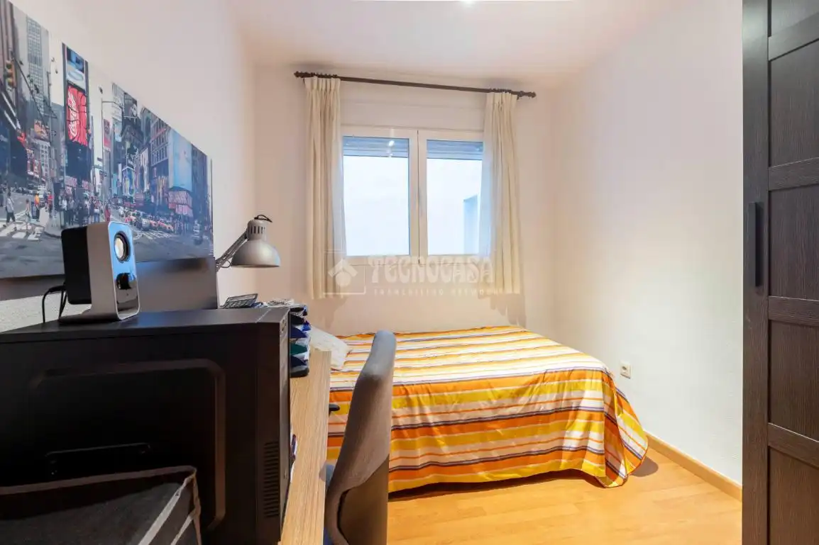 Bedroom of Flat for sale in Valencia