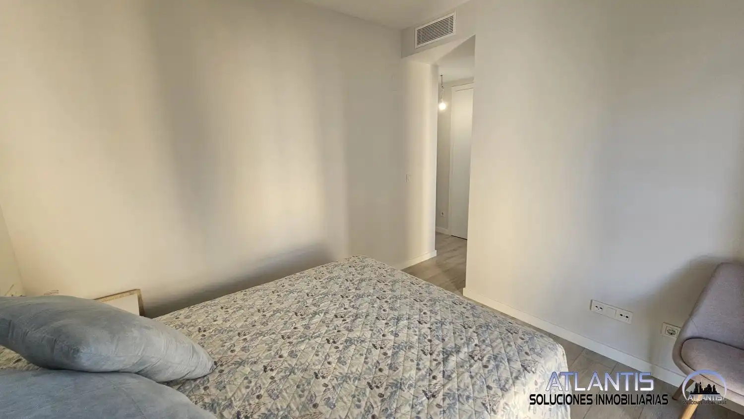Bedroom of Flat for sale in Sevilla  with Air Conditioner, Heating and Community pool