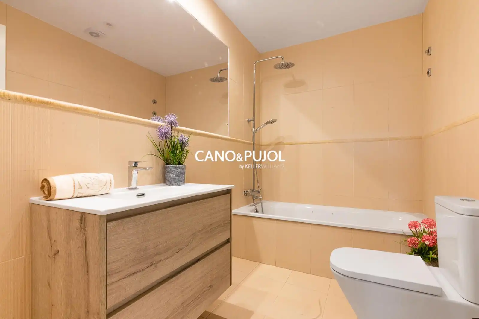 Bathroom of Houses for sale in Sant Cugat del Vallès  with Air Conditioner, Terrace and Swimming Pool
