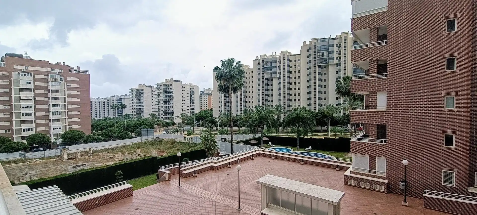 Außenansicht von Wohnung zum Verkauf in Villajoyosa / La Vila Joiosa mit Klimaanlage, Privatgarten und Terrasse