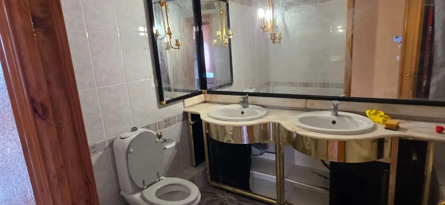 Badezimmer von Wohnung zum Verkauf in Onda