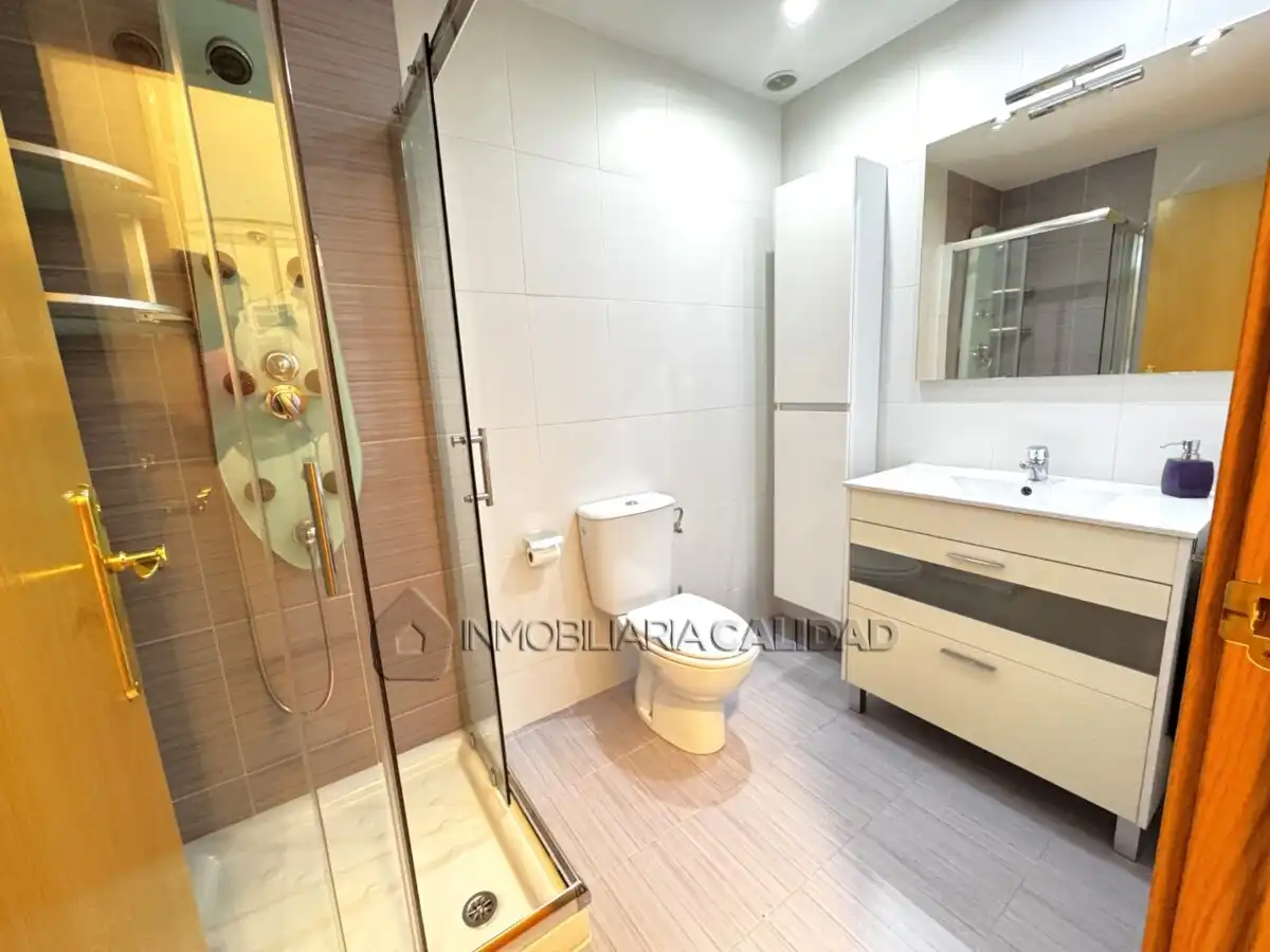 Baño de Piso en venta en Burgos con Calefacción, Terraza y Trastero