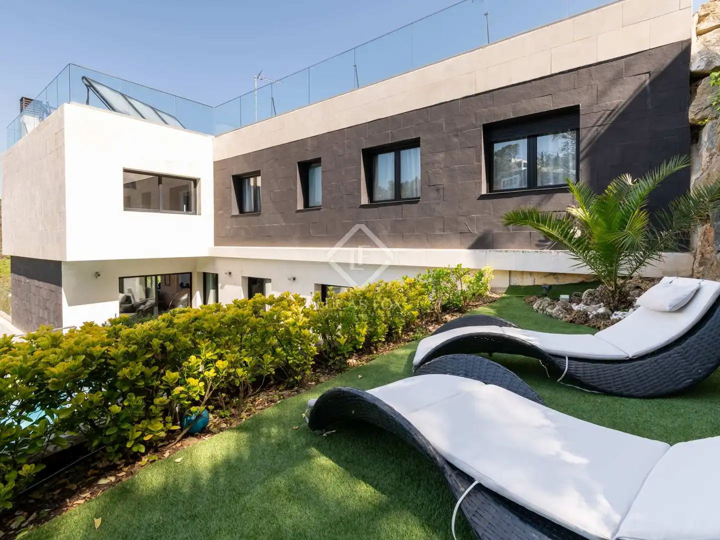 Vista exterior de Casa o chalet en venta en Sant Cugat del Vallès con Aire acondicionado, Calefacción y Jardín privado