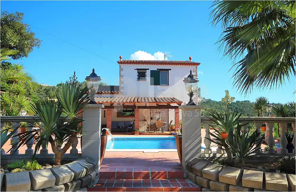 Vista exterior de Finca rústica en venda en Lloret de Mar amb Terrassa, Traster i Piscina