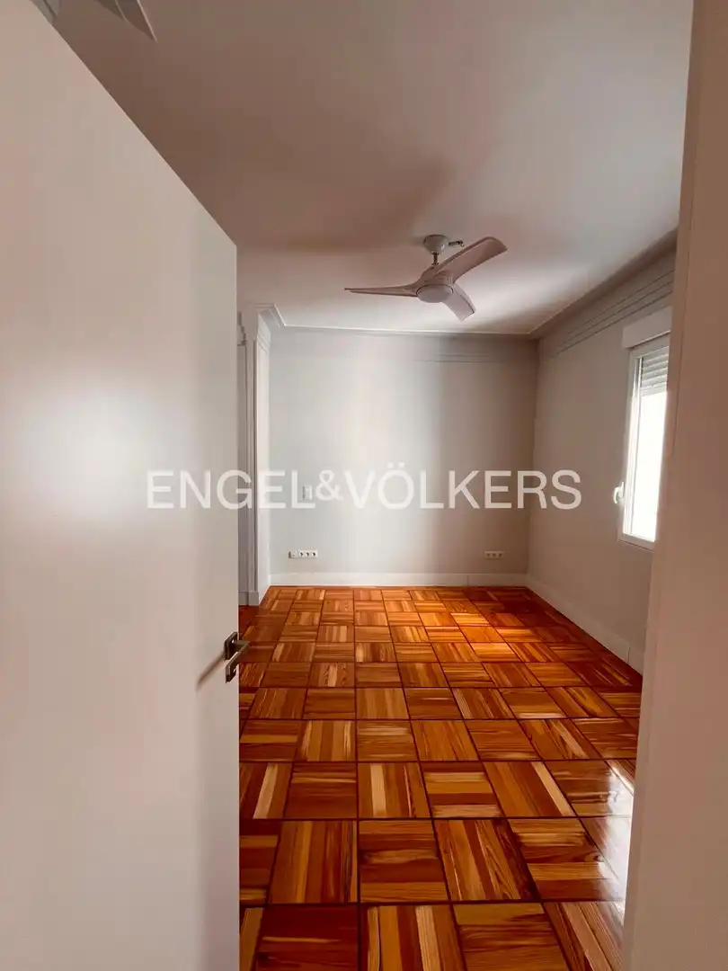 Flat for rent in Madrid  with Air Conditioner and Heating