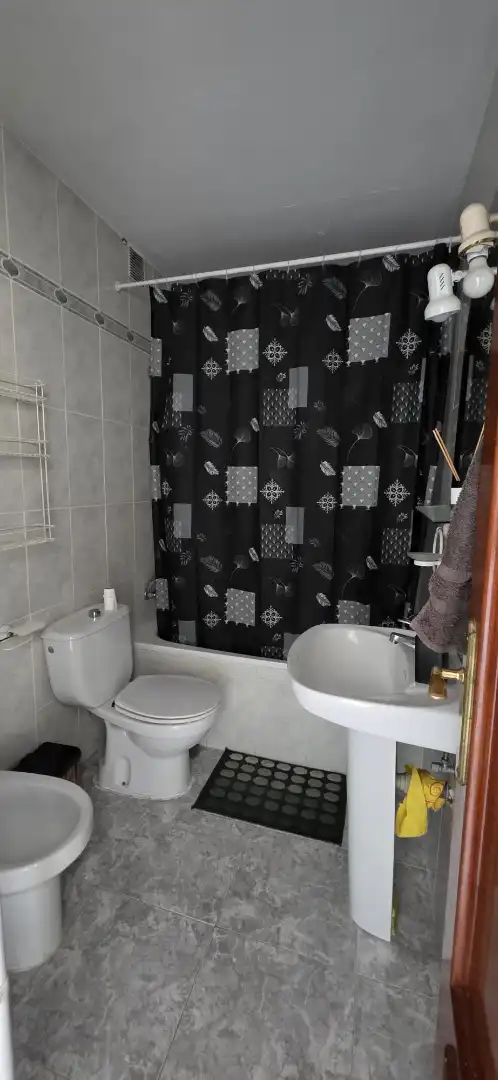 Baño de Piso en venta en Marbella con Terraza, Horno y Lavadora