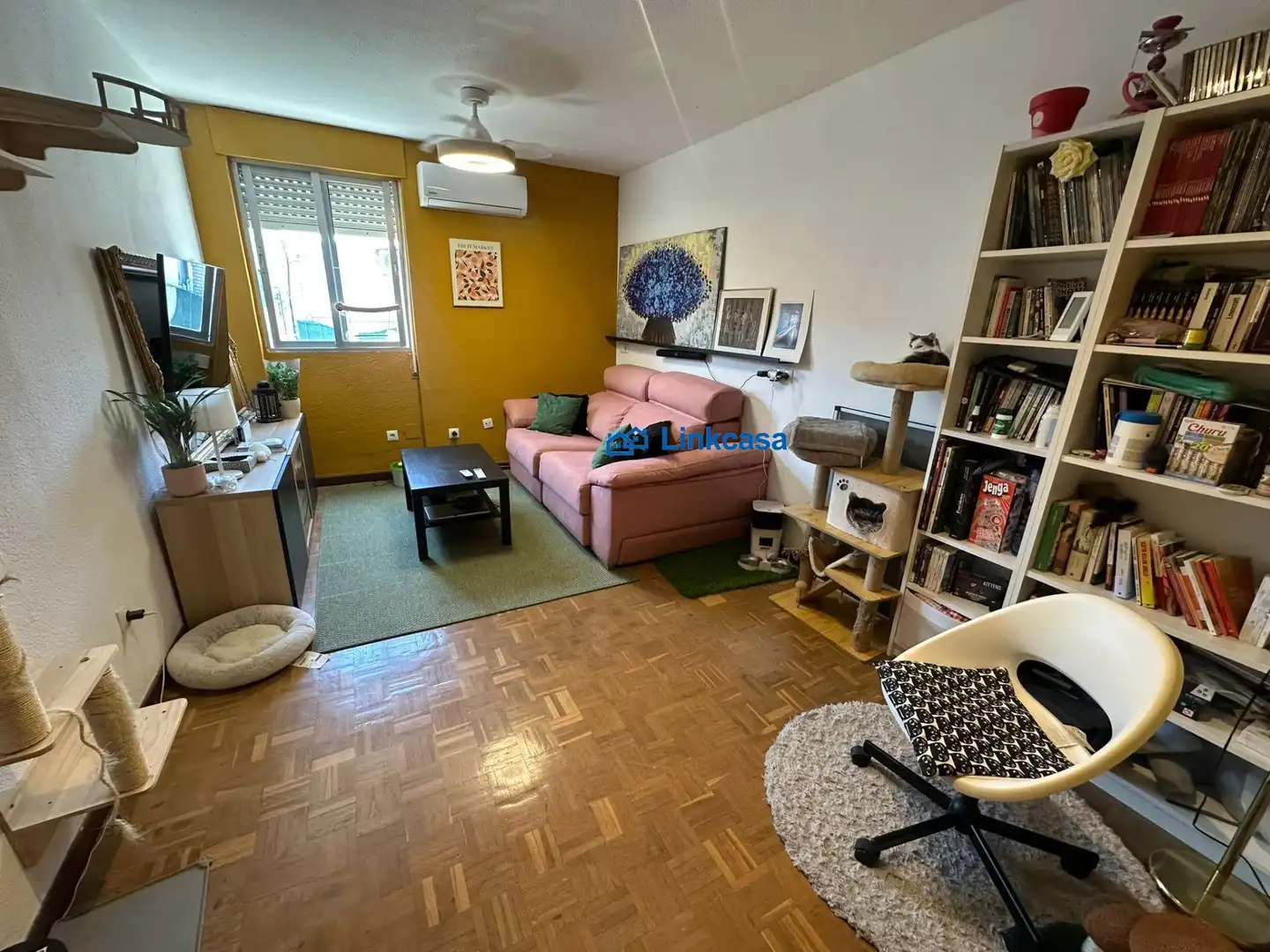 Living room of Flat for sale in Madrid  with Air Conditioner, Heating and Parquet flooring
