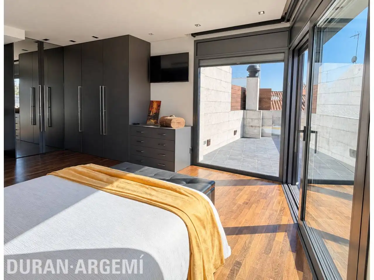 Dormitori de Casa o xalet en venda en Terrassa amb Aire condicionat, Calefacció i Jardí privat