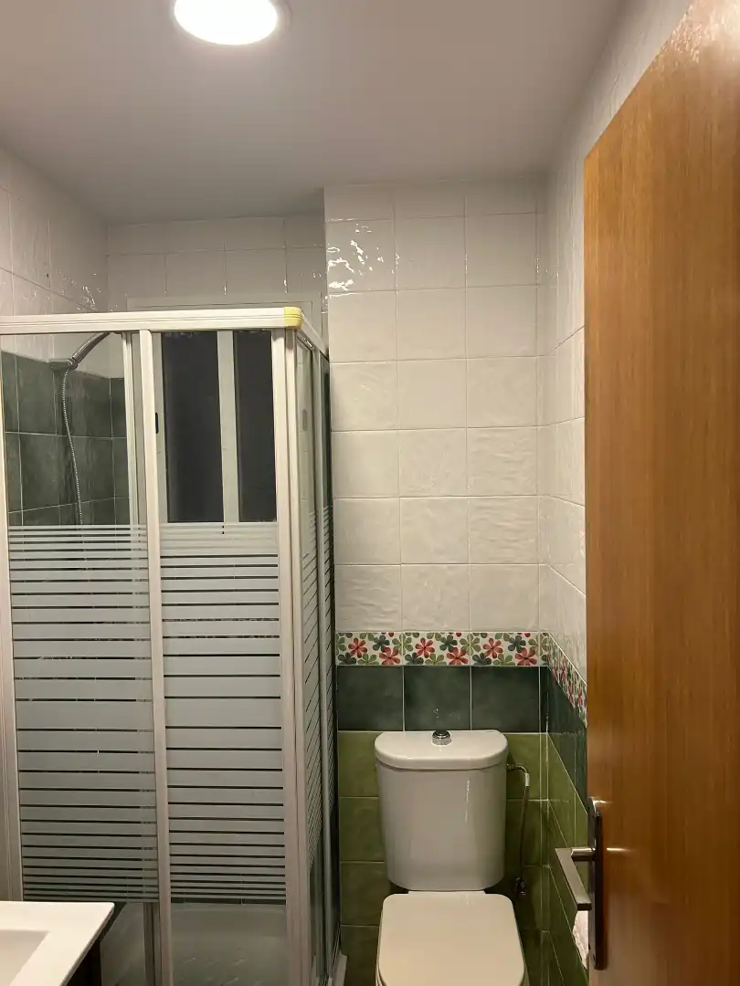 Bany de Pis en venda en Dos Hermanas amb Aire condicionat, Terrassa i Moblat