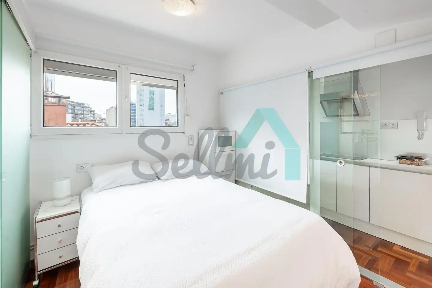 Schlafzimmer von Dachboden zur Miete in Gijón  mit Heizung, Parkett und Terrasse