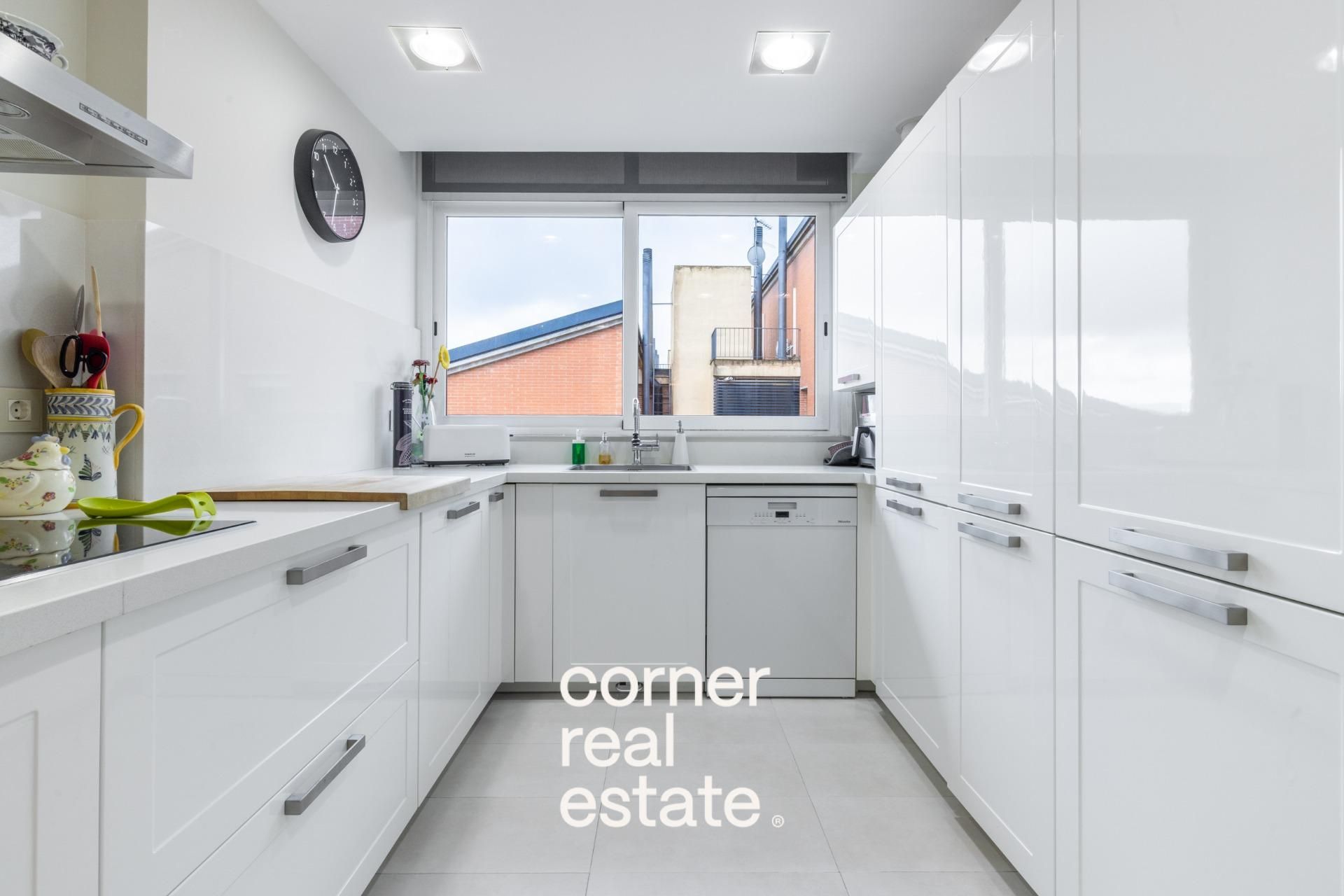 Cuina de Àtic en venda en Sant Cugat del Vallès amb Calefacció, Parquet i Terrassa