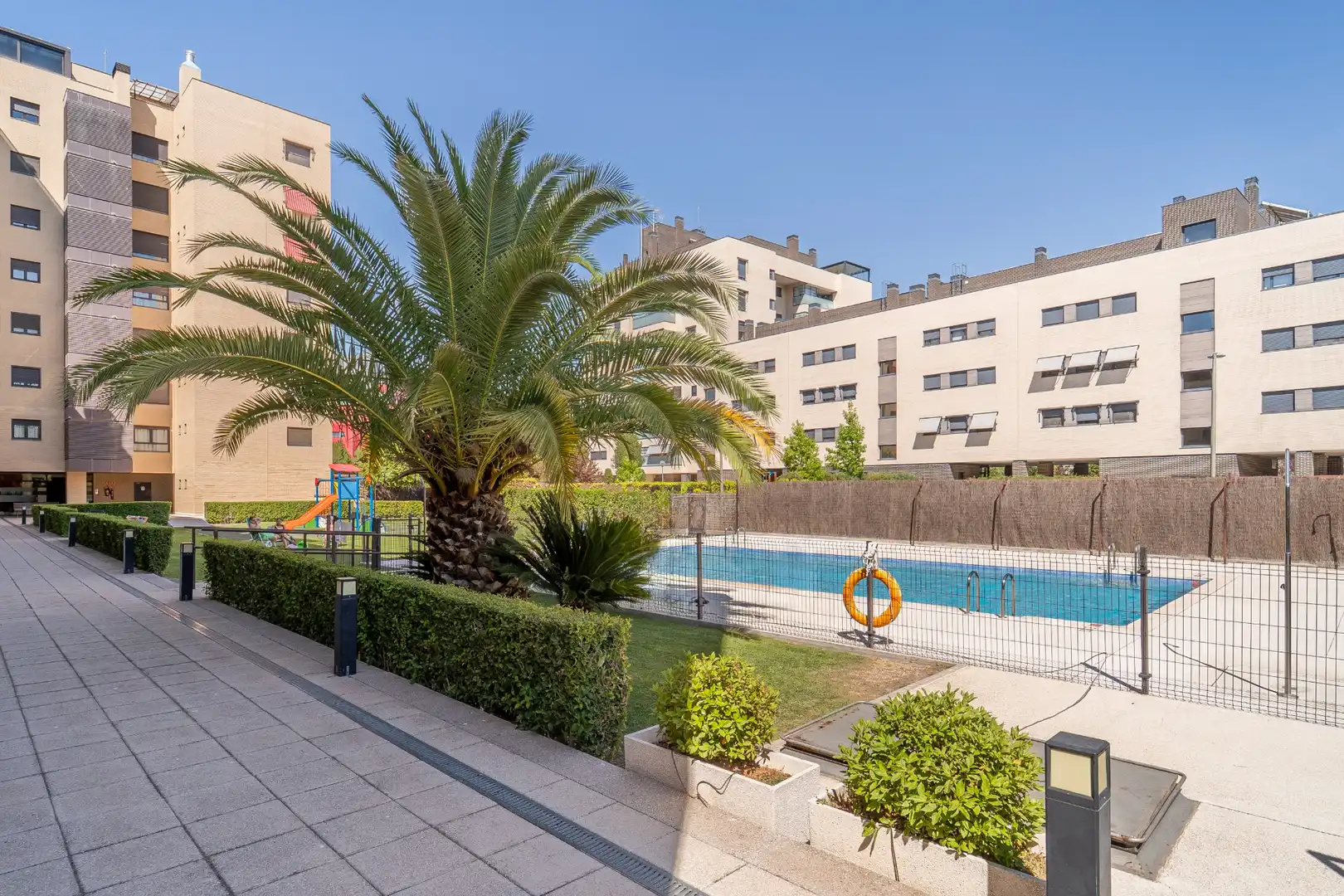 Swimming pool of Flat for sale in Móstoles  with Air Conditioner, Heating and Private garden