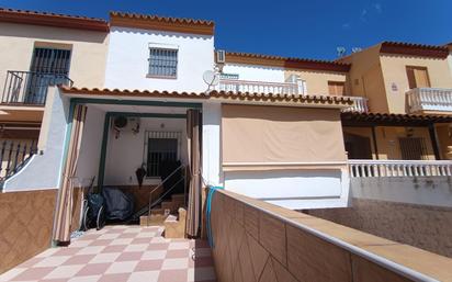 Exterior view of Single-family semi-detached for sale in Mairena del Aljarafe  with Air Conditioner and Balcony