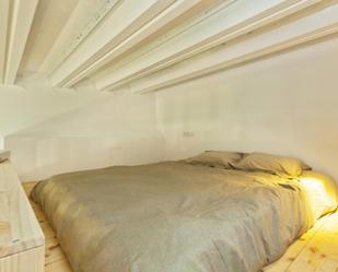 Bedroom of Apartment to rent in  Barcelona Capital  with Heating, Furnished and Microwave