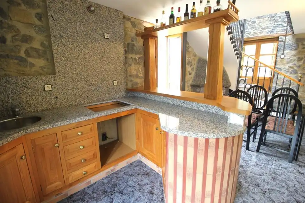 Cuina de Casa o xalet en venda en Oviedo  amb Moblat