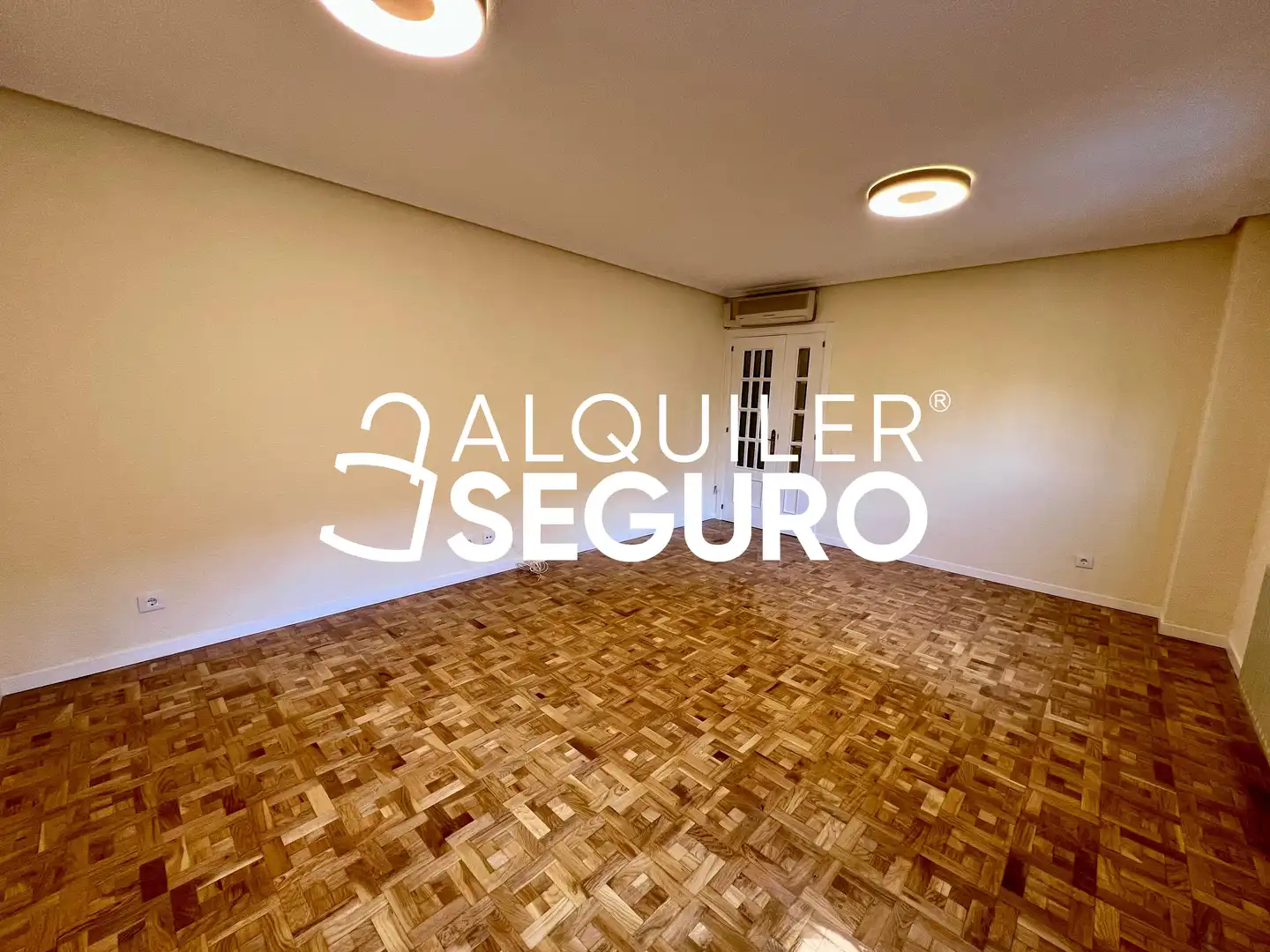Bedroom of Flat for rent in Madrid  with Air Conditioner, Heating and Terrace